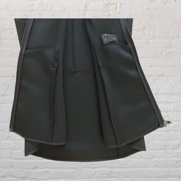 85. GERRY OUTDOOR APPAREL - Black Hooded Vest - Ladies size Medium - Picture 6 of 9